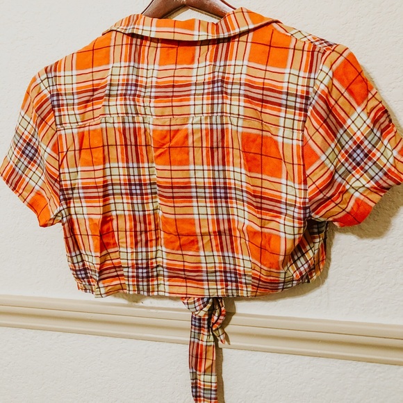 Retro Plaid Tie Front Crop Top - Picture 2 of 4